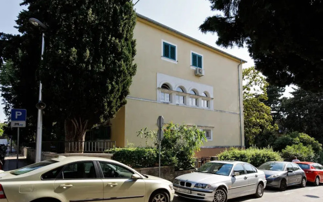 Luxury beach apartment private parking