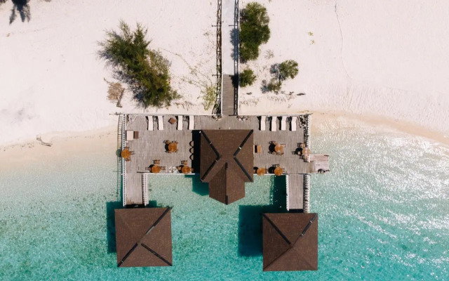 Mari Mari Backpackers Lodge, Mantanani Island