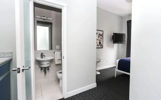 Maverick Suites at 245 Newbury St