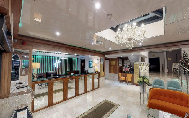 OYO Tong Park Hotel
