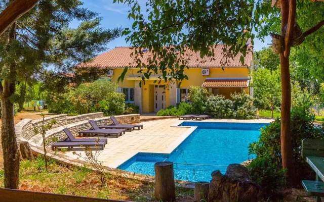 Modern Apartment in Pula With Swimming Pool