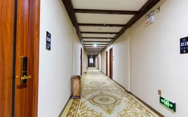 Dengfeng Zhonggang Business Hotel