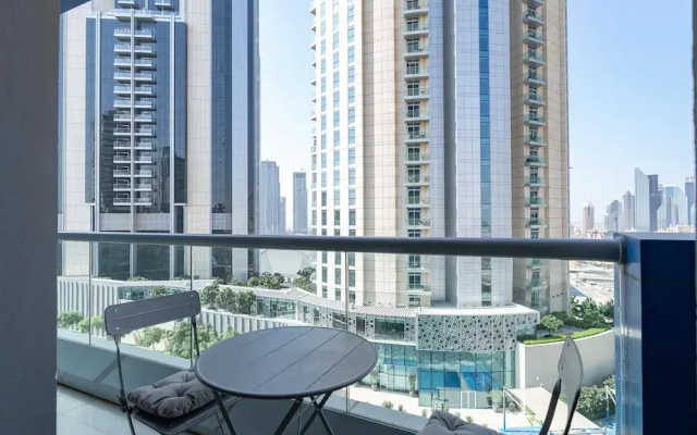 Dlx 21st Flr 3BR Pool/gym Near Mall by Belvilla