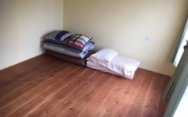 Organic Guesthouse & Cafe OHANA - Hostel – Guest Rooms – Imabari