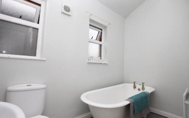 Shaftesbury Avenue Townhouse