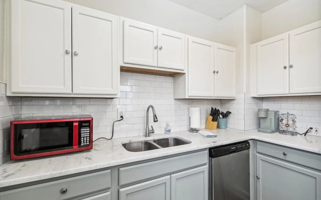 Cove Cottage - 3 Bedroom w/Private Pool. Sleeps 6. Quiet Community, Close to Fishing Marinas. 3 Home by RedAwning