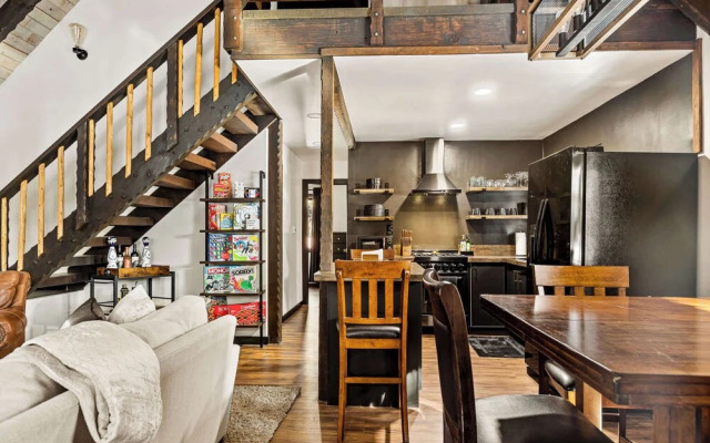 Backway Hideaway Close to the Village!