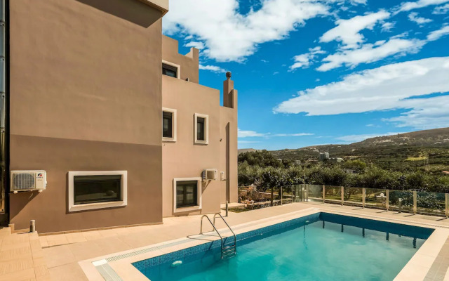 Villa in Adelianos Kampos With Pool