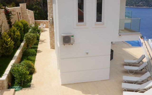 Villa Tuna by Akdenizvillam