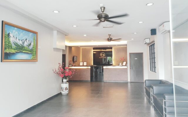 Golden Court Hotel