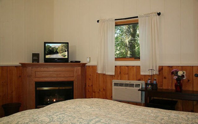 Old Crocker Inn