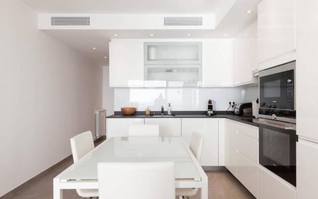 On la Croisette: luxe 2 bedrooms/ 2 baths