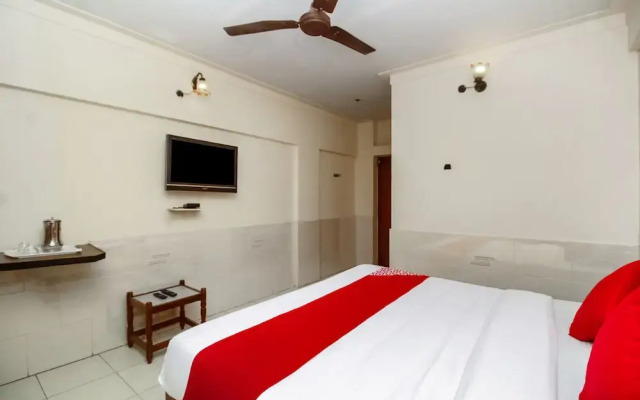 OYO 33399 Hotel Alwin