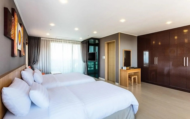 Rich Hotel