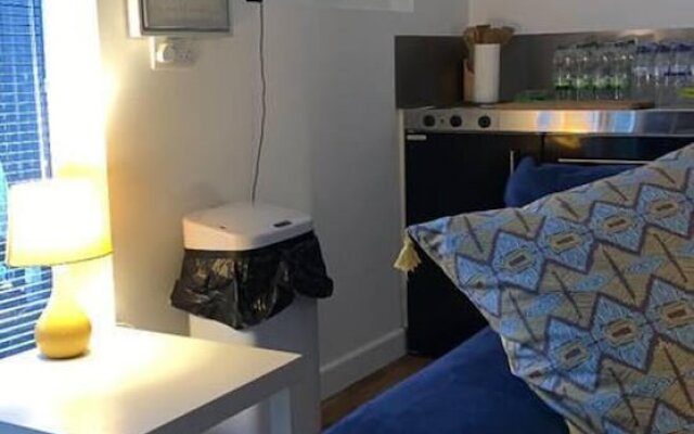 Impeccable 1 Bed Cottage Located In Hove