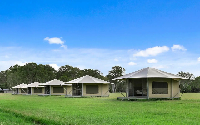 Noosa Habitat Resort B & B