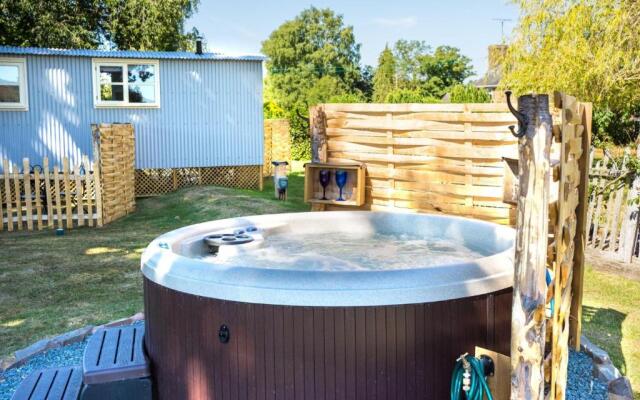The Hideaway Hut - 1 Bed Shepherds Hut - Dodmarsh