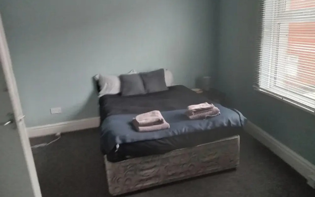 Sunny Seaside Apartment in Blackpool