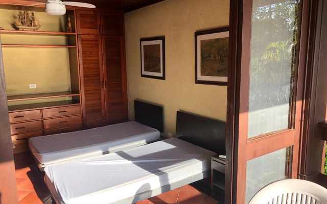 Mansão na costa com vista para o mar