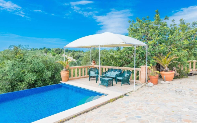 Can Canals in Art With 5 Bedrooms and 4 Bathrooms