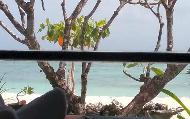 Yogi Beach Bungalow & Restaurant Lembongan
