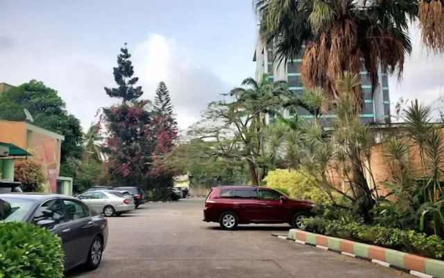 Colonades Hotel