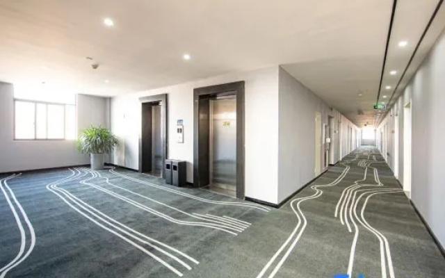 Haining Stranger Shanghua Hotel