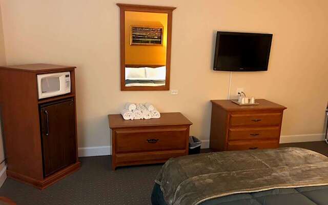 Howard Johnson by Wyndham Ridgecrest, CA