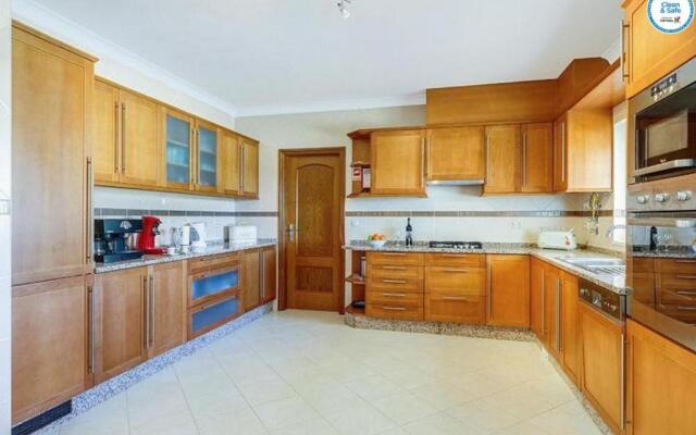Villa Mikael - Free Wi-Fi - Aircon - Private Pool by bedzy
