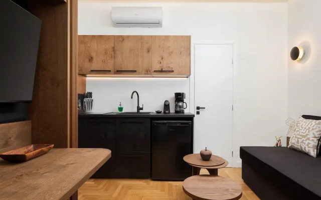 Voukourestiou Signature Suite