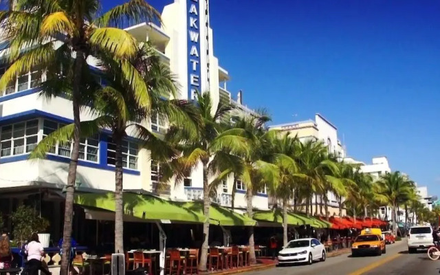 SoBe 12th and Ocean Suites