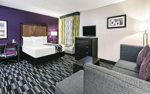 La Quinta Inn and Suites Woodlands South