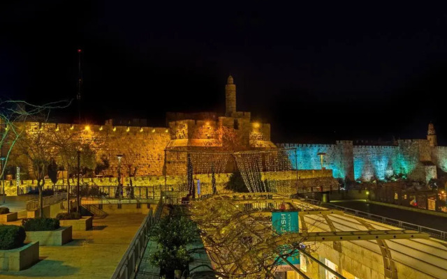 Hillel 13 - city center