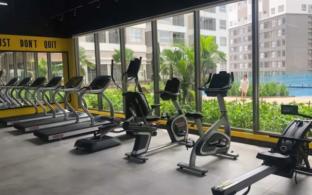 Golden Mansion - Transit Apt Free POOL & GYM