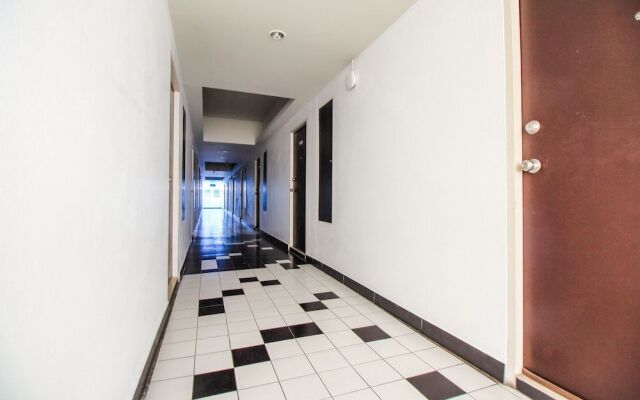 OYO 405 Ruan Plaisoi Apartment