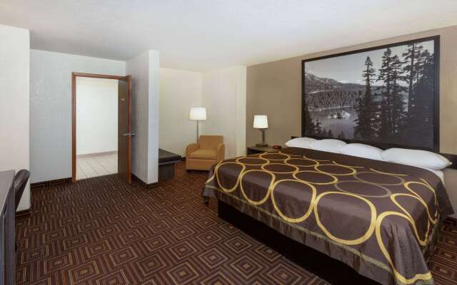 Super 8 by Wyndham Seguin