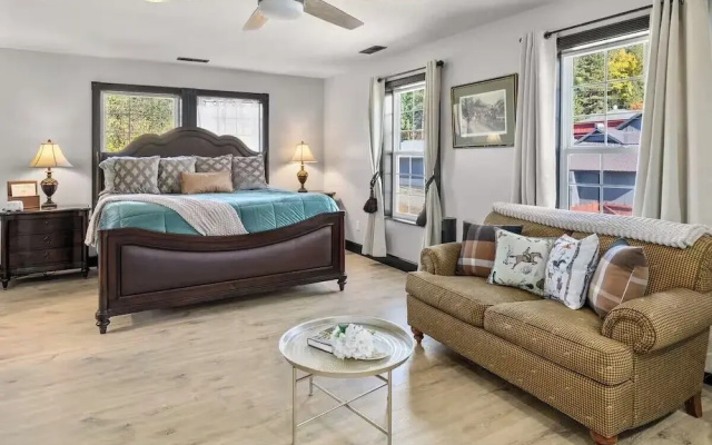 The Three Bears Retreat - King suites
