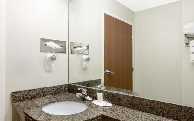Microtel Inn & Suites by Wyndham Tuscaloosa Near University