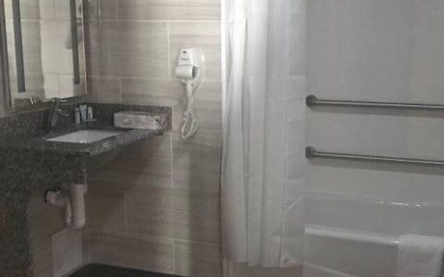 LeTap Hotel near AirTrain JFK Airport