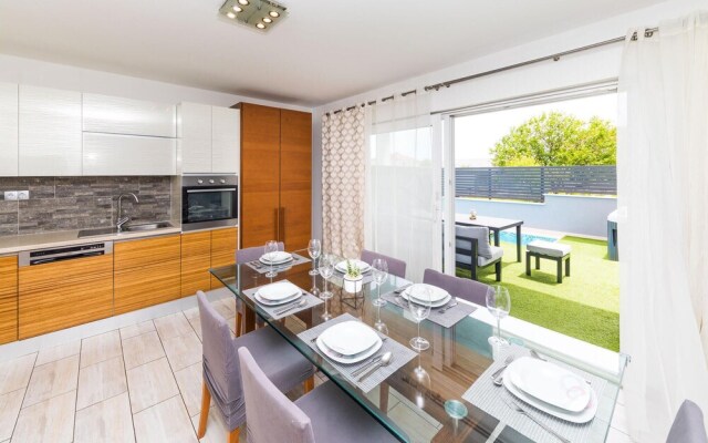 Nice Home in Kastel Novi With Sauna, Wifi and 8 Bedrooms