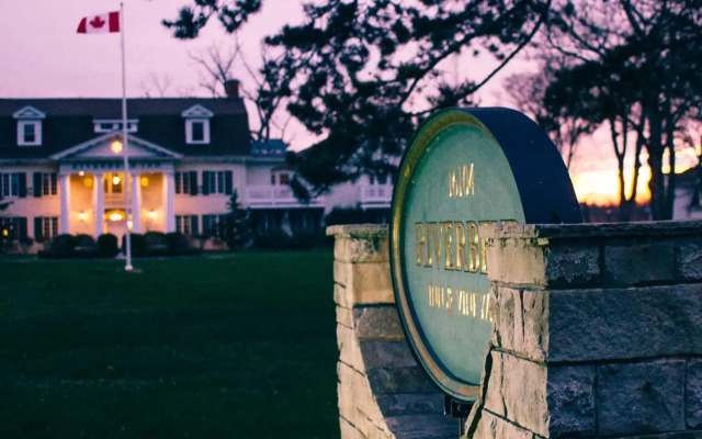 Riverbend Inn and Vineyard