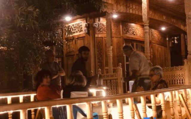 Prince of Kashmir Group of Houseboat