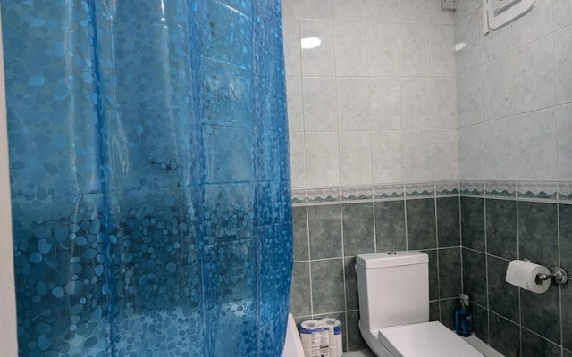 5 Bed Family Home Greater London, Free Parking