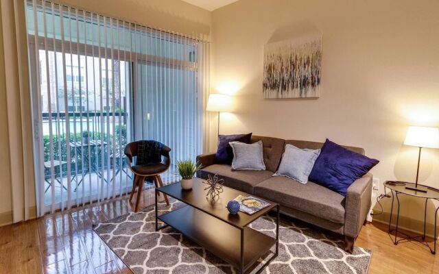 Relaxing & Stylish Home Parking Very Safe Area