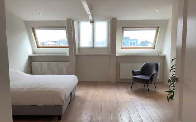Bright Waterview Apartment