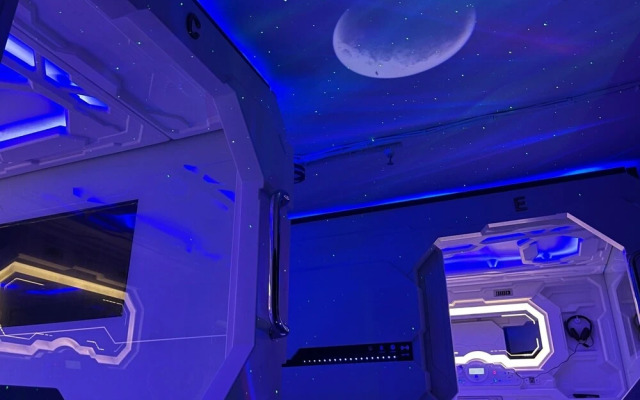 Bmax Spacepods