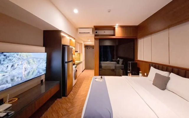 Modern Rustic Studio Apartment At Carstensz Residence