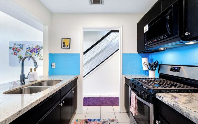 Graffiti and Glam Wonderland