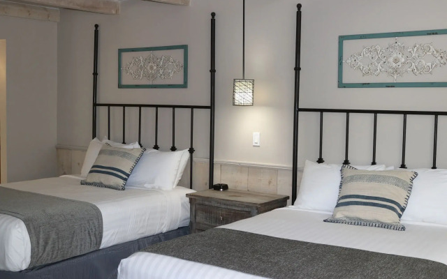 Sky Ranch Lodge