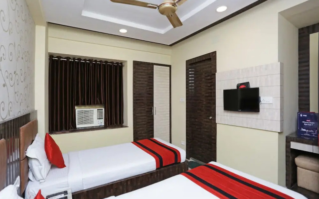 OYO 9818 Hotel Diamond Plaza